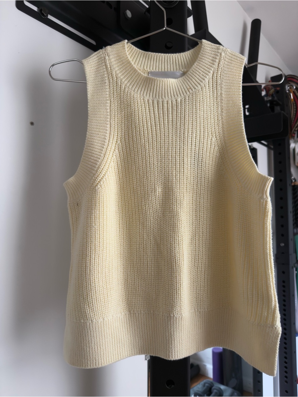 525 Sleeveless Knit Tank Top small